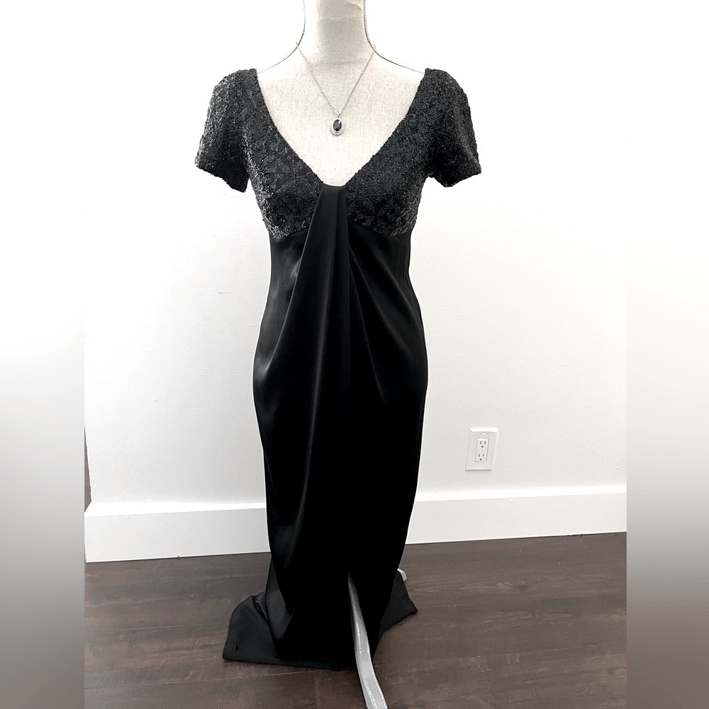 EUC Carmen Marc Valvo Formal Gown